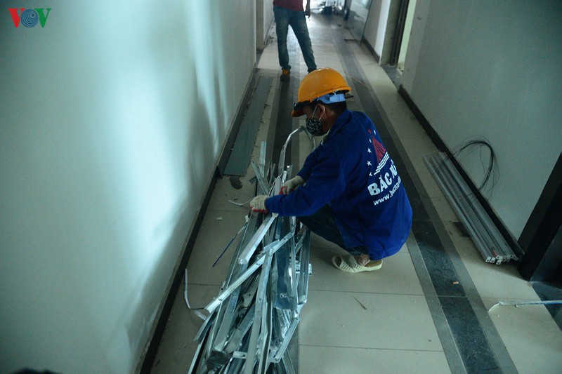 dung luoi kim cuong cat be tong cot thep o tang 18 toa nha 8b le truc hinh 11