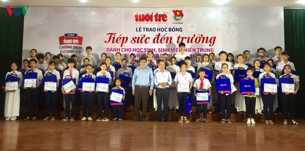 trao 175 suat hoc bong "tiep suc den truong" khu vuc mien trung hinh 1