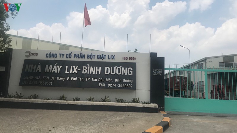 suoi cho o binh duong noi bot trang: de nghi phat cong ty xa thai 1,2 ty hinh 3