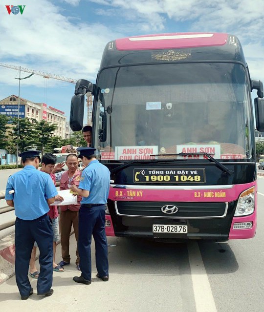 nhieu chu phuong tien vi pham con de doa thanh tra giao thong hinh 1