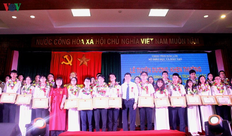 dak lak tiep tuc dan dau khu vuc ve thanh tich hoc sinh gioi quoc gia hinh 2