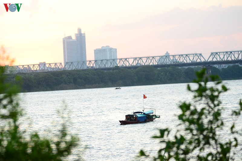 ha noi truc vot qua bom dai 1,6m gan cau long bien hinh 4