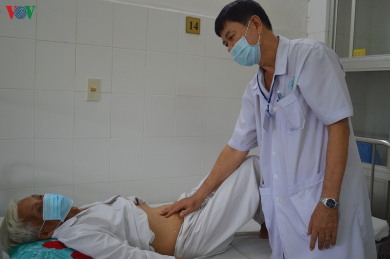 can thiep thanh cong benh nhan bi tieu ra mau nguy kich o can tho hinh 2