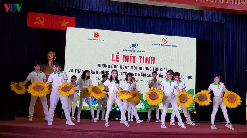 hang nghin sinh vien mit tinh ngay moi truong the gioi o tp hcm hinh 1