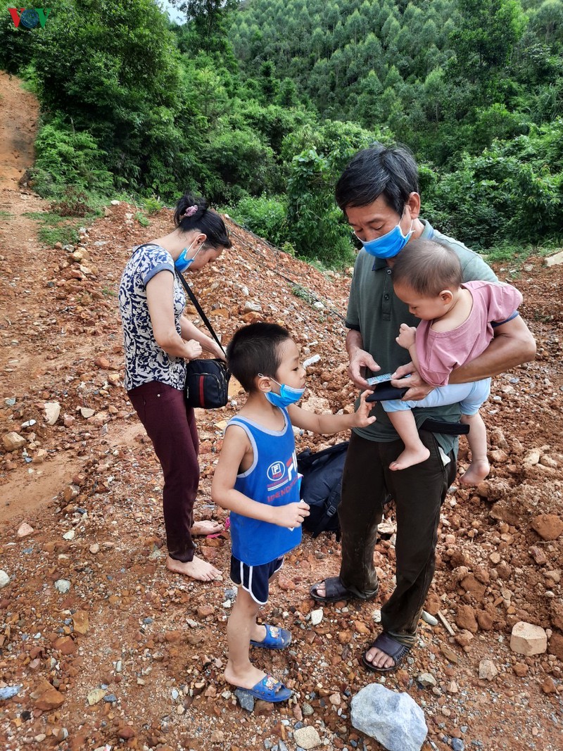 quang ninh cach ly y te ca gia dinh nhap canh trai phep hinh 1