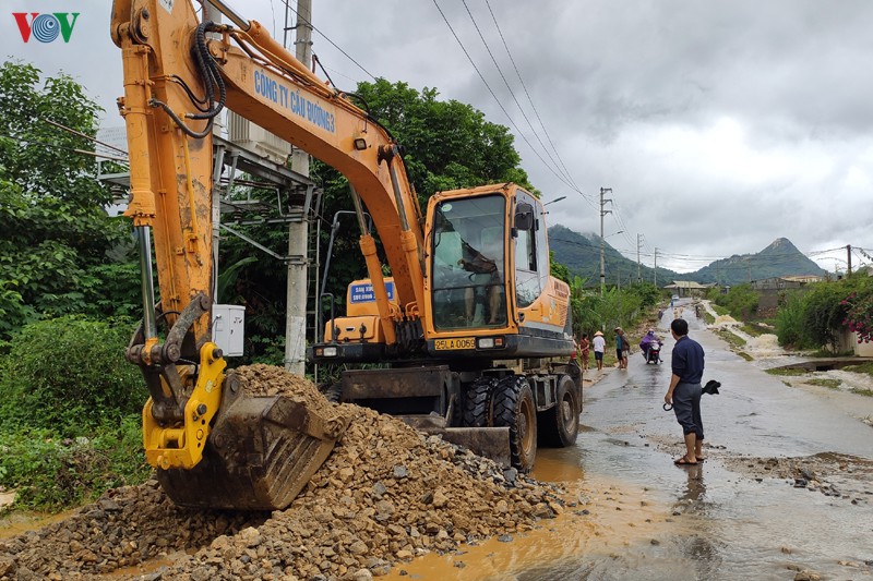 sat nui cat dut tuyen duong huyet mach nhieu xa o lai chau hinh 2