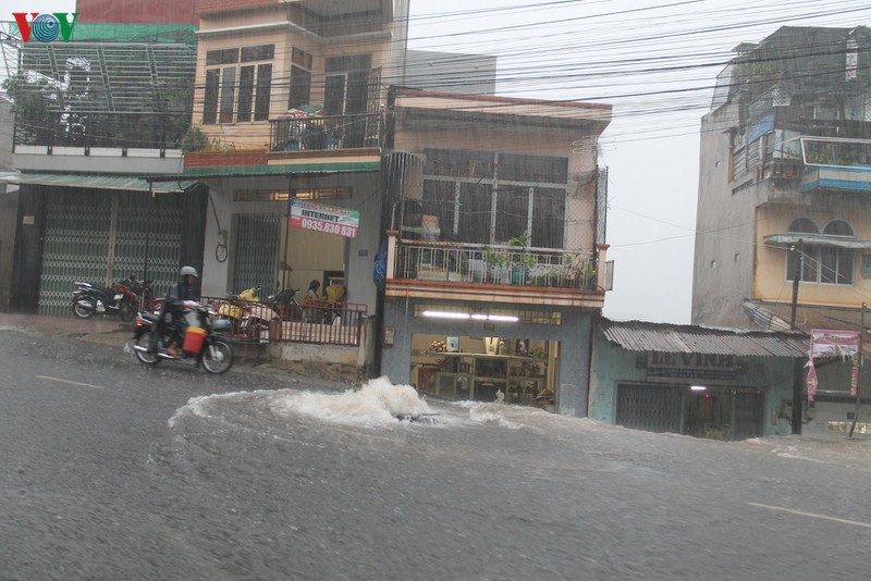 he thong thoat nuoc qua tai, duong pho buon ma thuot mua to la ngap hinh 4