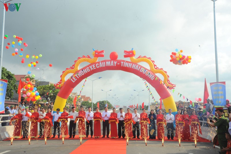 thong xe cau may vuot song kinh mon, hai duong  hinh 1