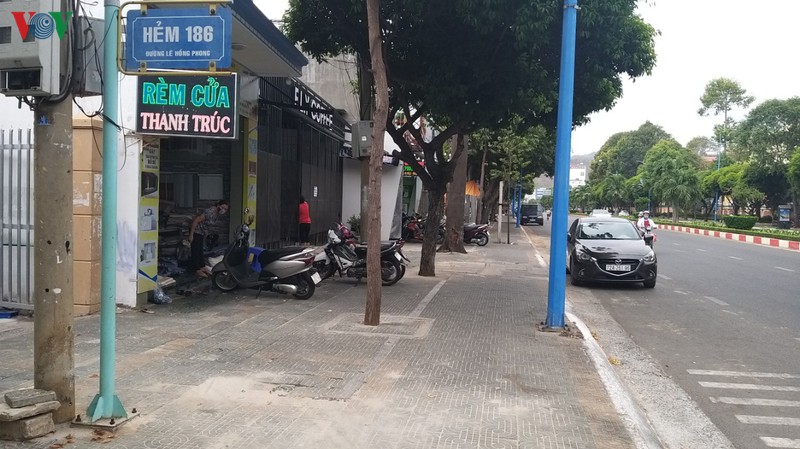 se dau thau thu phi su dung via he, long duong o vung tau hinh 2