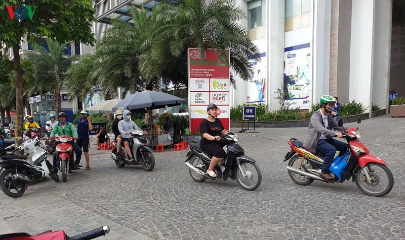 anh: dong nguoi vo tu di nguoc chieu o duong nguyen xien, ha noi hinh 11
