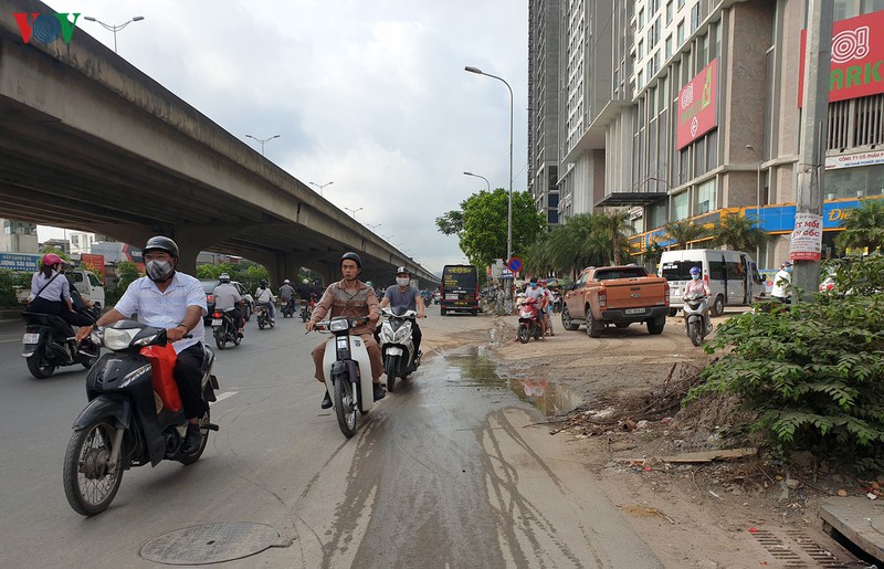 anh: dong nguoi vo tu di nguoc chieu o duong nguyen xien, ha noi hinh 1