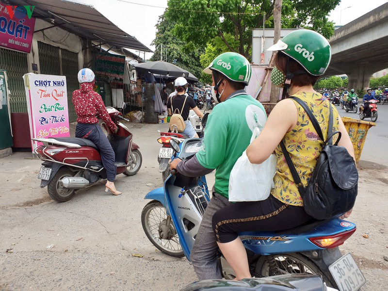 anh: dong nguoi vo tu di nguoc chieu o duong nguyen xien, ha noi hinh 16