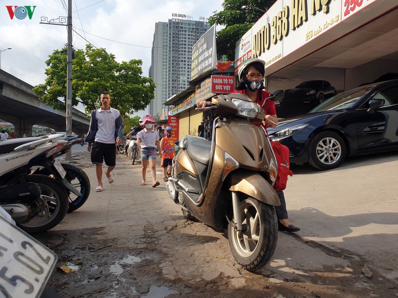 anh: dong nguoi vo tu di nguoc chieu o duong nguyen xien, ha noi hinh 17