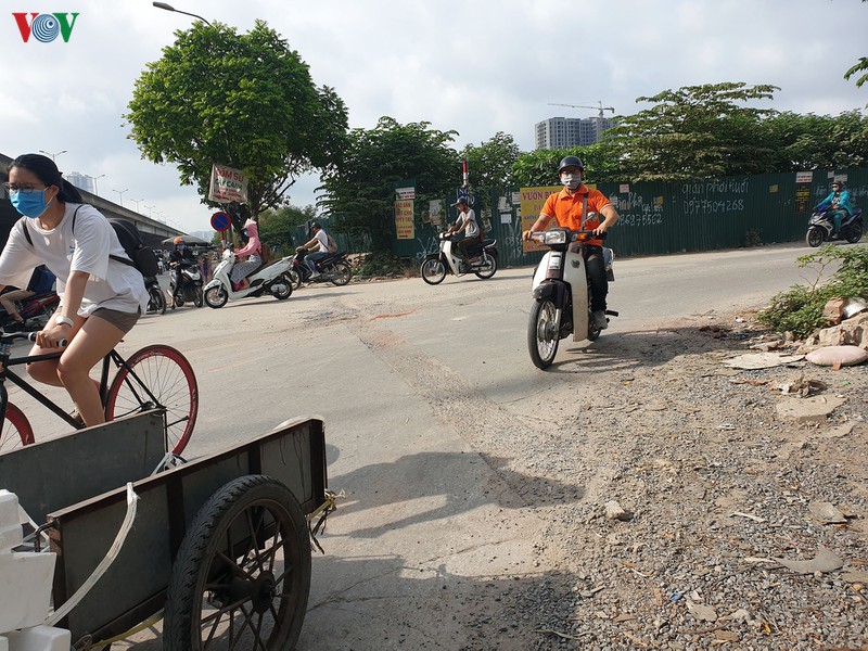 anh: dong nguoi vo tu di nguoc chieu o duong nguyen xien, ha noi hinh 10