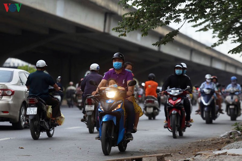 anh: dong nguoi vo tu di nguoc chieu o duong nguyen xien, ha noi hinh 6