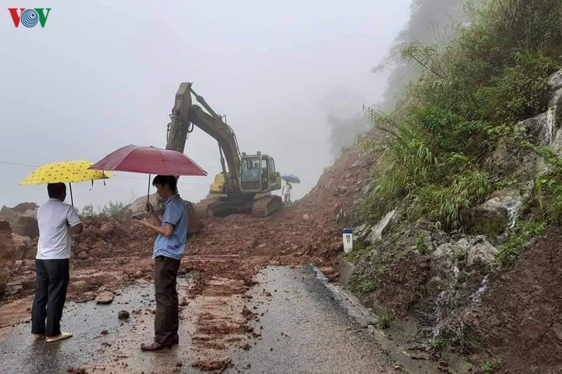 mua lon gay sat lo mot so tuyen duong o lai chau hinh 1