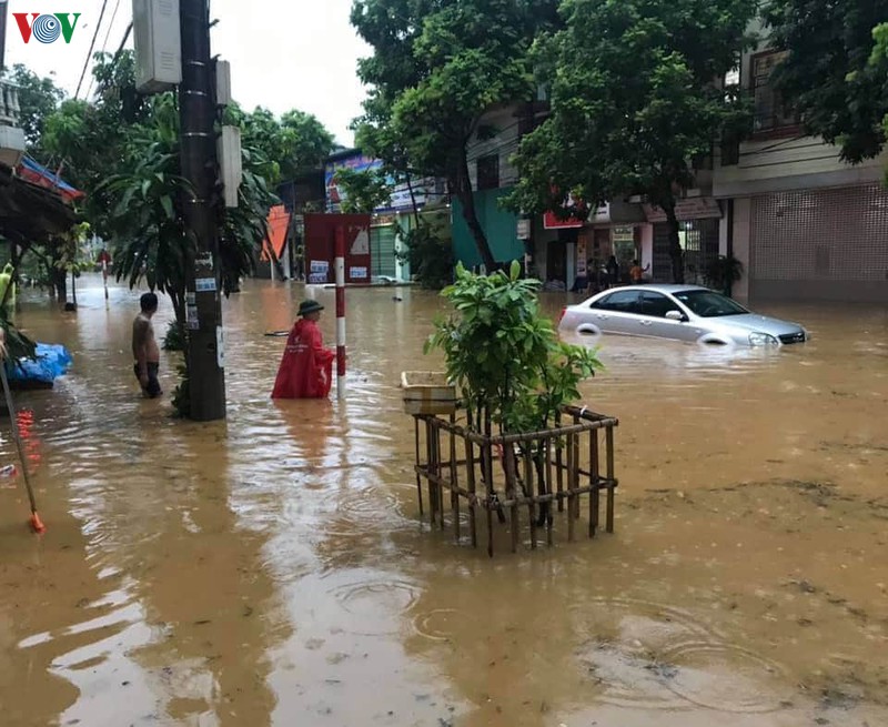 mua lon tren dien rong, canh bao nguy co lu quet, sat lo dat o cac tinh tay bac hinh 3