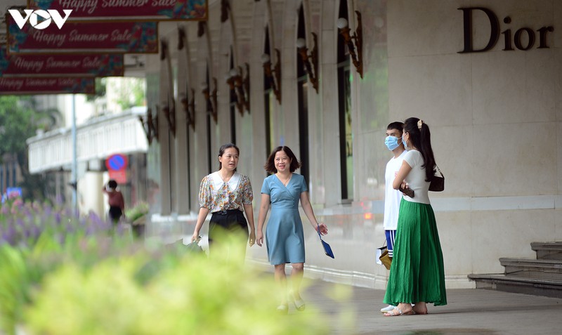 dich covid-19 phuc tap, nhieu nguoi ha noi "vo tu" tu tap khong khau trang hinh 7