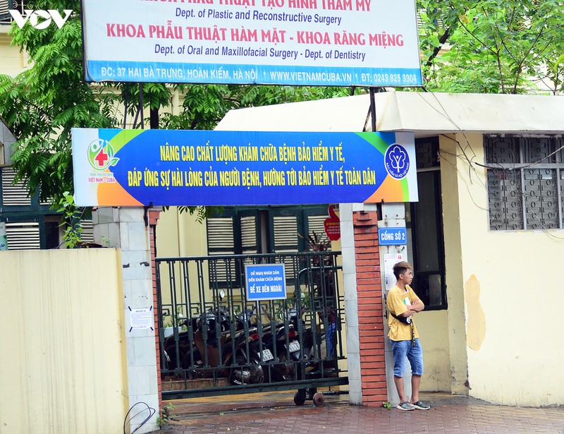 dich covid-19 phuc tap, nhieu nguoi ha noi "vo tu" tu tap khong khau trang hinh 11