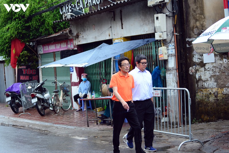 dich covid-19 phuc tap, nhieu nguoi ha noi "vo tu" tu tap khong khau trang hinh 10
