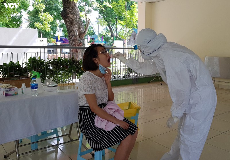 anh: ha noi trien khai xet nghiem rt-pcr tiep cho nguoi tu da nang ve  hinh 9