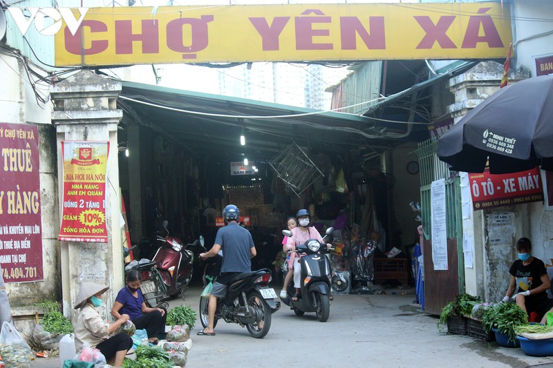 anh: nguoi ha noi deo khau trang di cho tuan thu phong chong covid-19 hinh 6