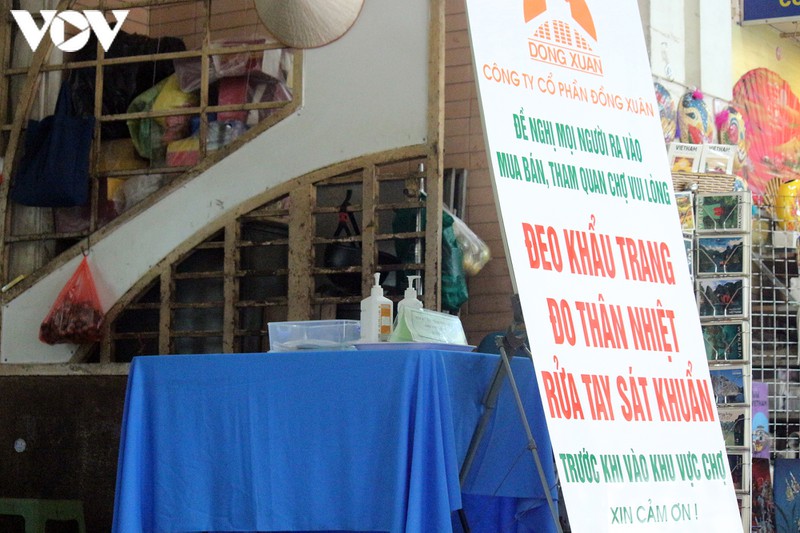 anh: nguoi ha noi deo khau trang di cho tuan thu phong chong covid-19 hinh 7