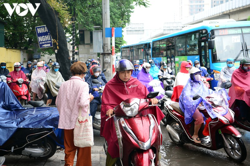 giao thong ha noi hon loan, tac nghen gio cao diem sang 18/8 hinh 5