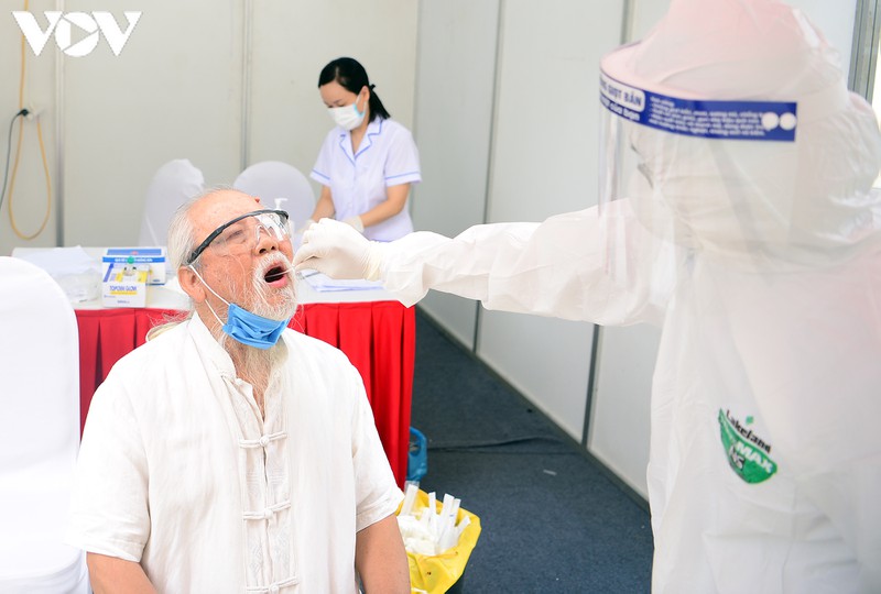 ha noi tiep tuc xet nghiem rt-pcr cho nguoi dan tu da nang tro ve hinh 10