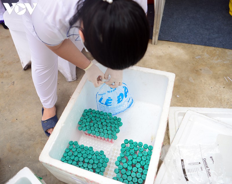 ha noi tiep tuc xet nghiem rt-pcr cho nguoi dan tu da nang tro ve hinh 14