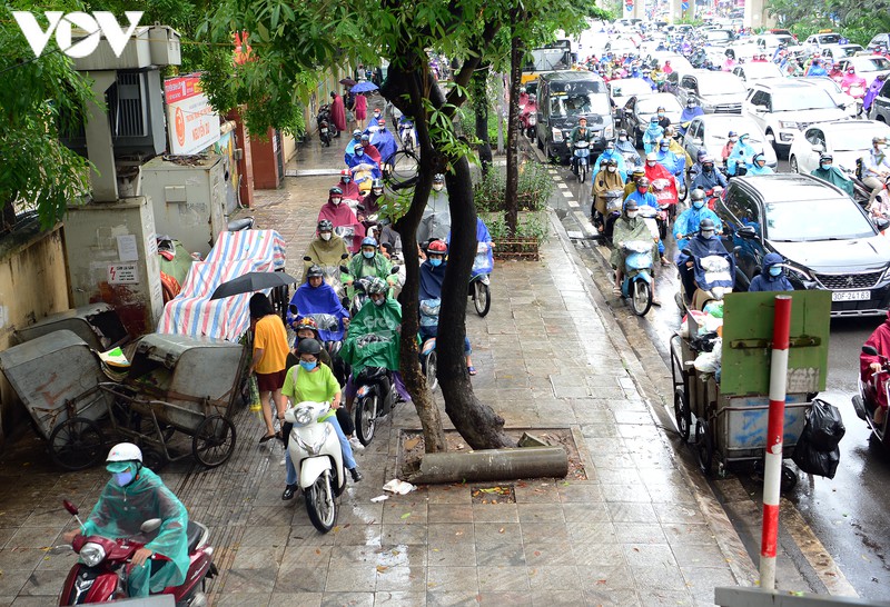 giao thong ha noi hon loan, tac nghen gio cao diem sang 18/8 hinh 6