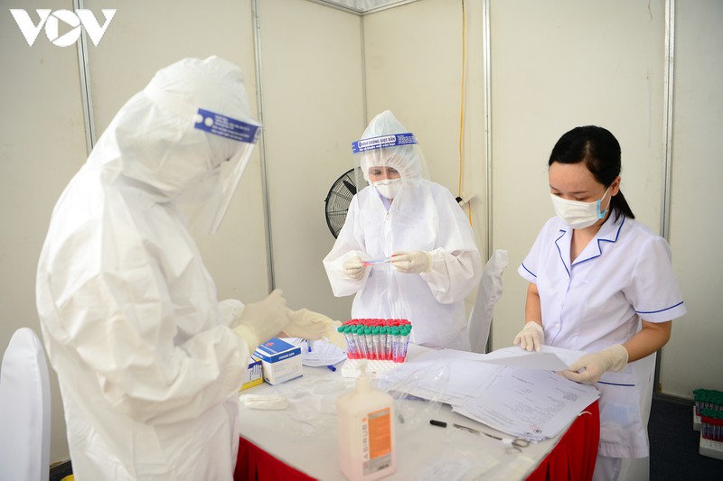 ha noi tiep tuc xet nghiem rt-pcr cho nguoi dan tu da nang tro ve hinh 13