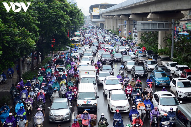 giao thong ha noi hon loan, tac nghen gio cao diem sang 18/8 hinh 1