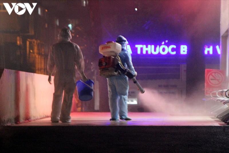 benh vien e do bo cach ly, don nguoi dan den kham tro lai hinh 10