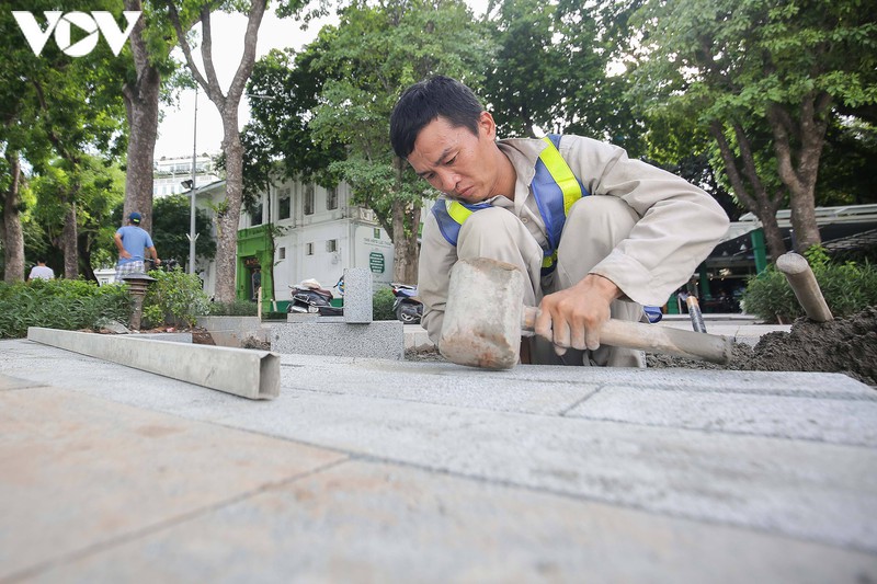 sau khi hop long bo ke, ha noi gap rut hoan thien via he xung quanh ho guom hinh 9