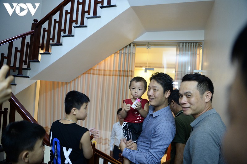 vuot hang chuc km den chia vui voi gia dinh be trai bi bat coc o bac ninh  hinh 3