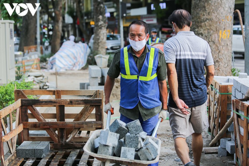sau khi hop long bo ke, ha noi gap rut hoan thien via he xung quanh ho guom hinh 3