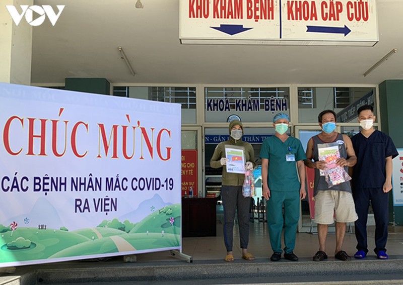 da nang co them 2 benh nhan khoi covid 19 xuat vien hinh 2