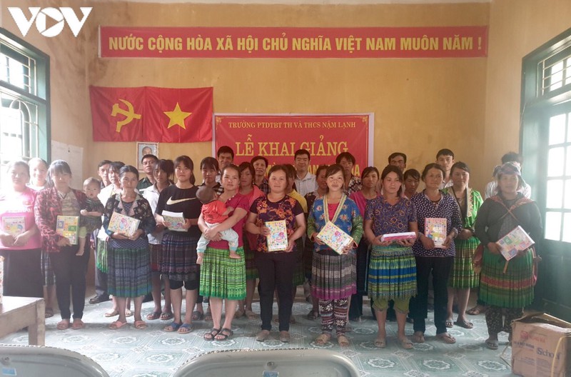 bai 2: nhung bong hoa dep no tu cai chu hinh 3