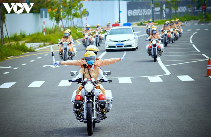 tphcm ra mat doi hinh nu csgt dan doan  hinh 1