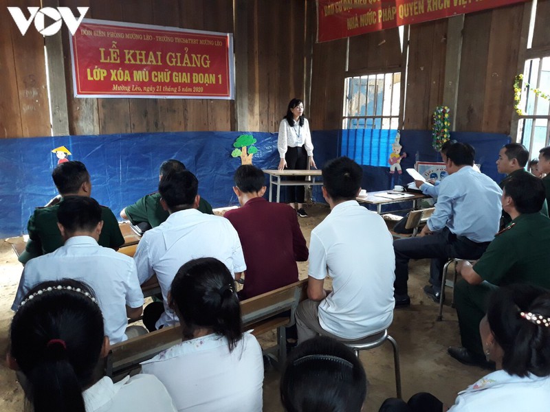 bai 2: nhung bong hoa dep no tu cai chu hinh 4
