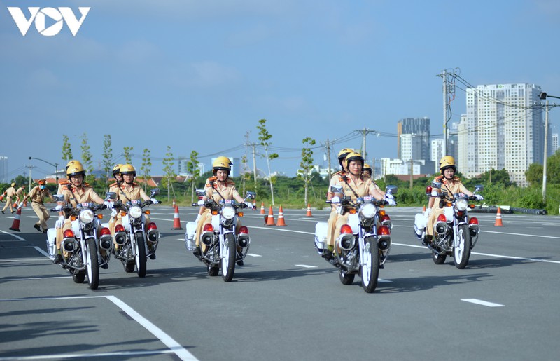 tphcm ra mat doi hinh nu csgt dan doan  hinh 3