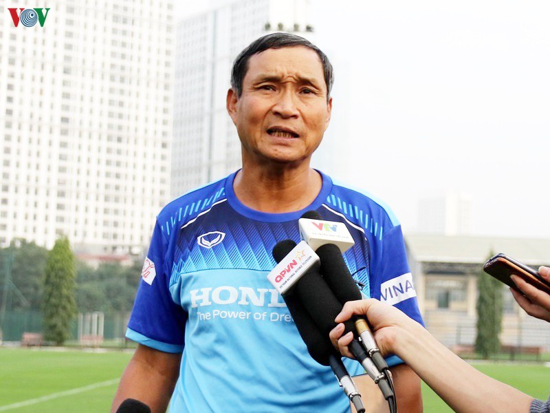 hlv mai duc chung: "nguoi dac biet" cua bong da viet nam hinh 1