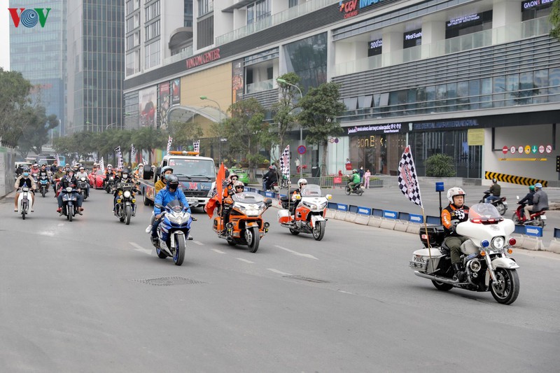ngoi dan do xo xem trinh dien mo hinh xe dua f1 o ha noi hinh 1