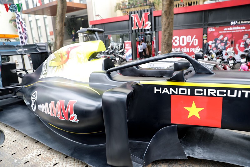 ngoi dan do xo xem trinh dien mo hinh xe dua f1 o ha noi hinh 6