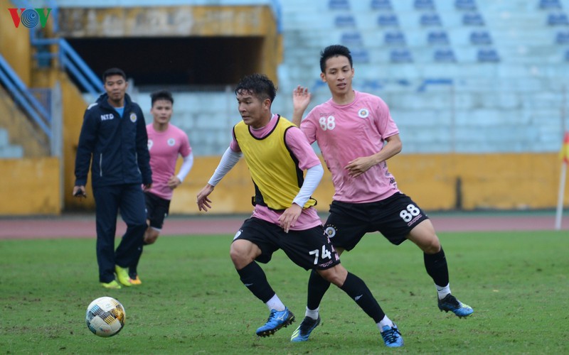 quang hai "luyen cong" duoi troi mua, san sang danh bai nam dinh hinh 7