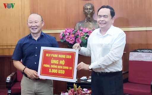 hlv park hang seo ung ho 5.000 usd cho "quy phong chong dich covid-19" hinh 1