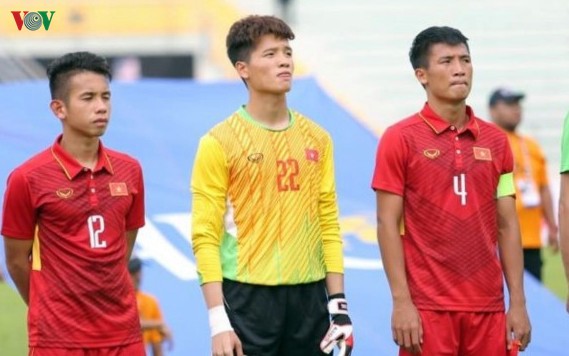 tro cung cua hlv miura phai len ban mo, nghi thi dau 2 thang hinh 1
