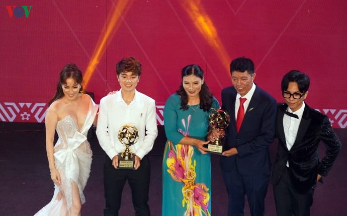 truc tiep le trao giai qua bong vang viet nam 2019: ai duoc vinh danh? hinh 1