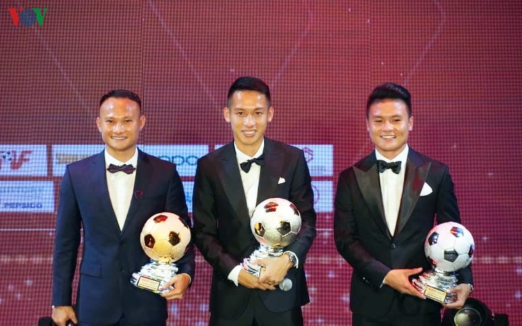 ha noi fc thang lon o qbv 2019 va dau hoi ve tham vong cua hagl hinh 1